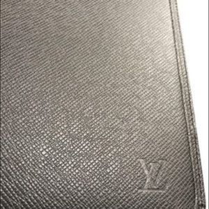 Louis Vuitton Desk Agenda Cover in Taiga leather